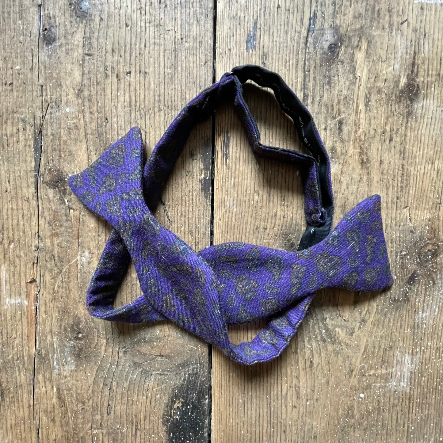 Regent - Wool Bow Tie - Purple Paisley