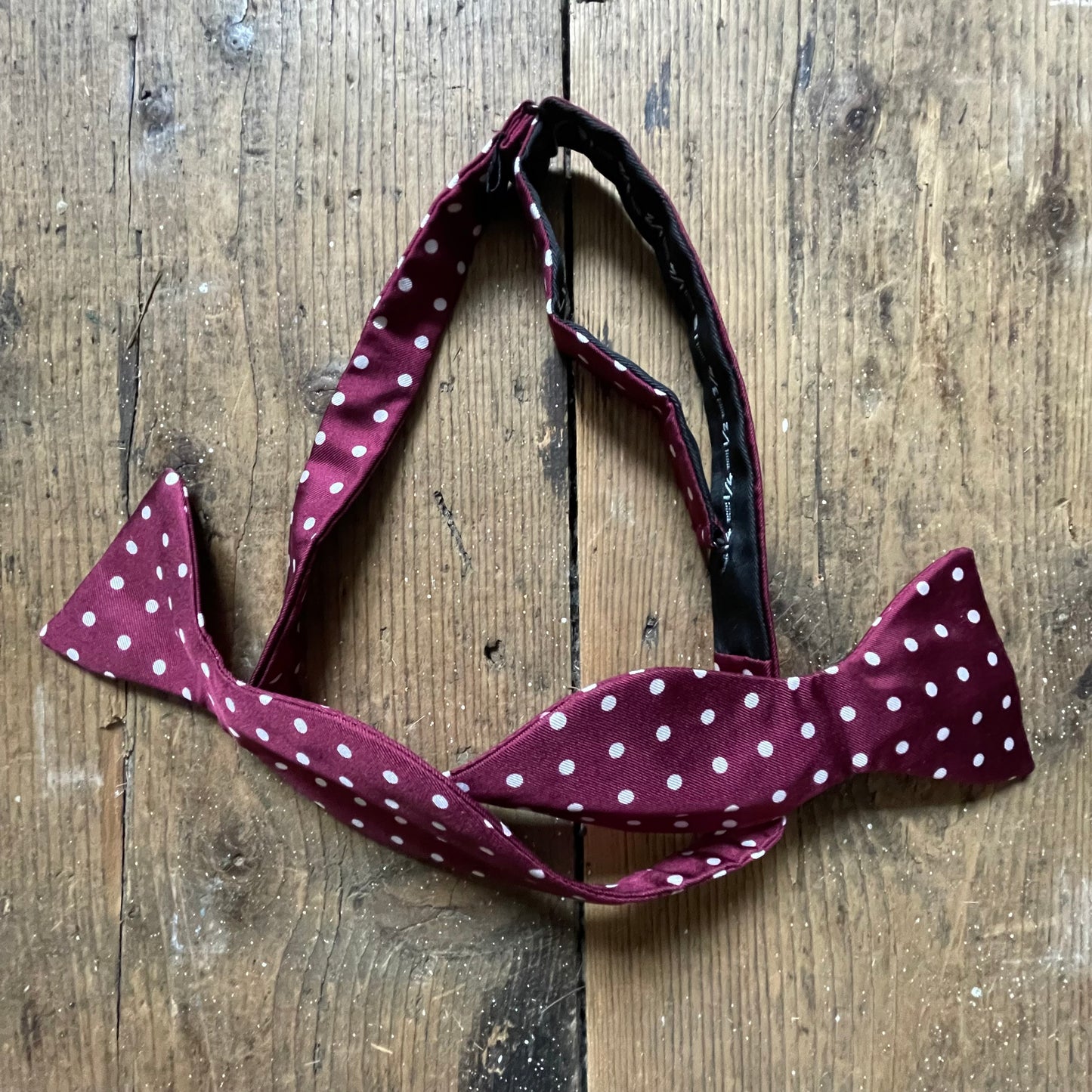 Regent - Silk Bow Tie - Spot - Burgundy