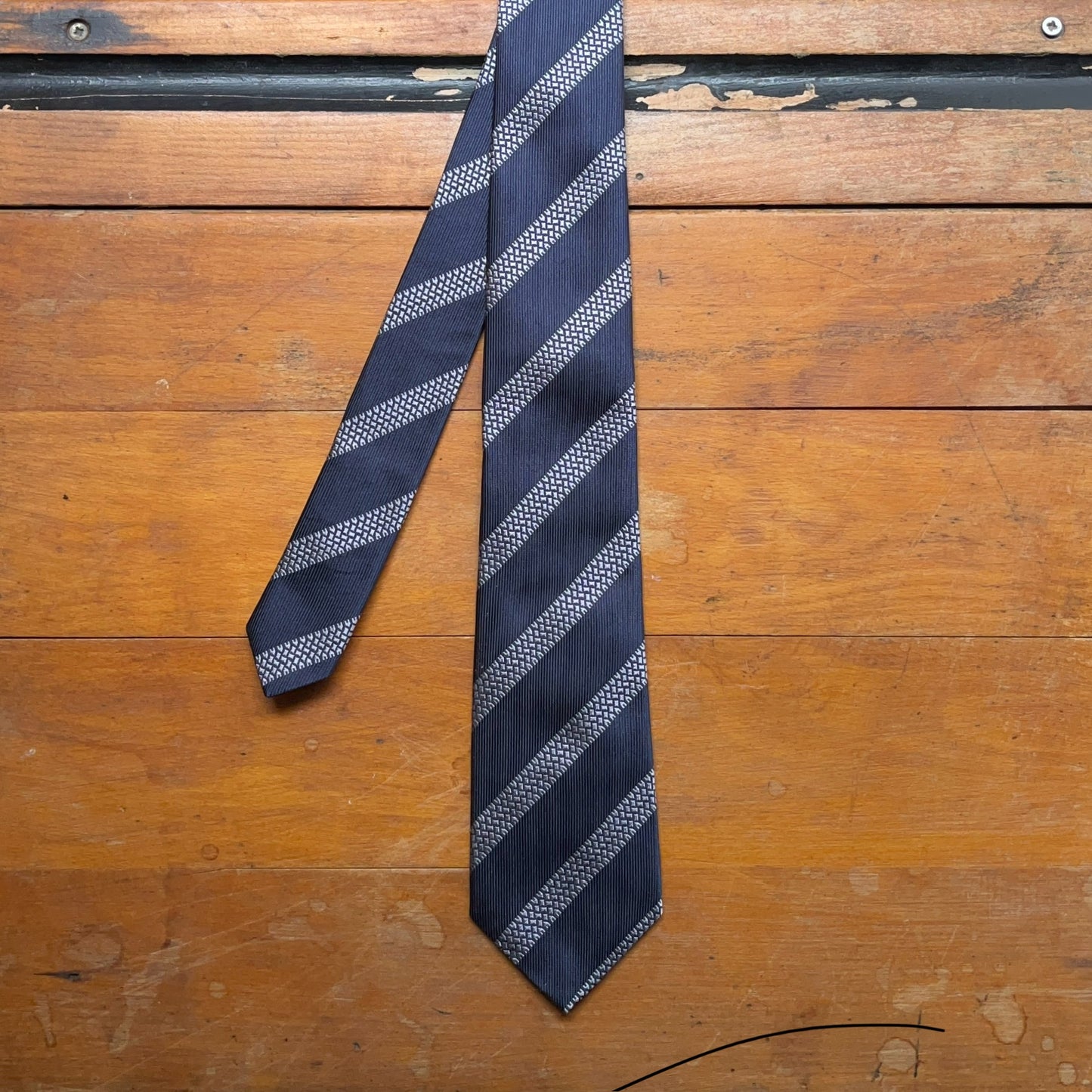 Regent - Woven Silk Tie - Navy with Tyre Track Stripe