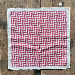 Regent - Wool/Silk Pocket Square - Cream with Pink Houndstooth
