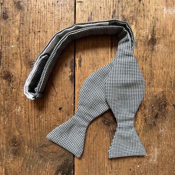 wool dogtooth tie in blue and green on cream