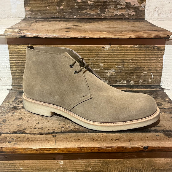 Crepe soled desert boot in sand suede