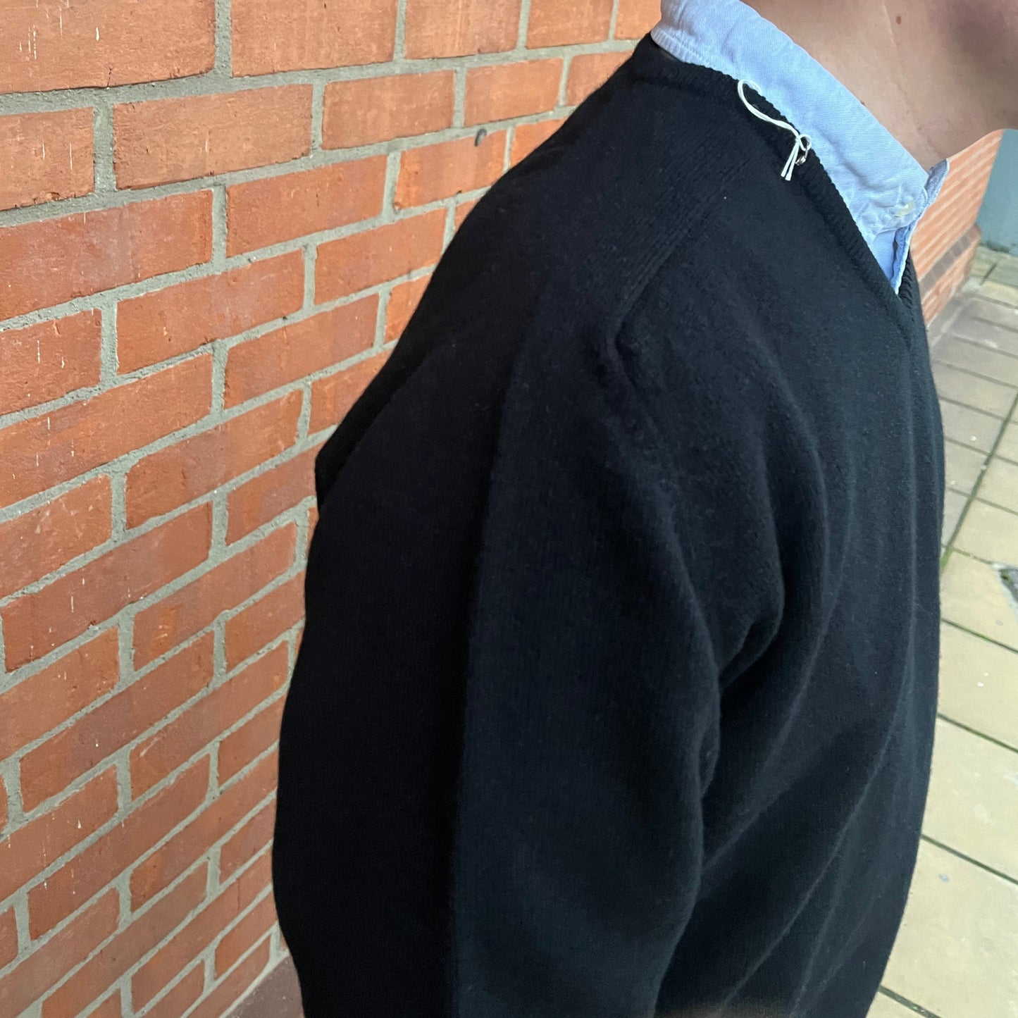 Regent - V Neck Jumper - Geelong - Black