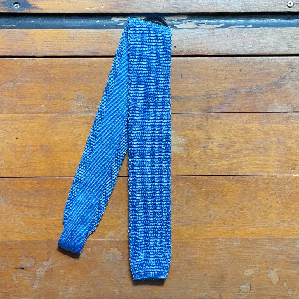 Regent knitted silk tie in sky blue