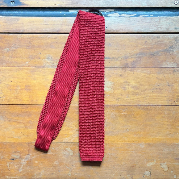 Regent red knitted tie