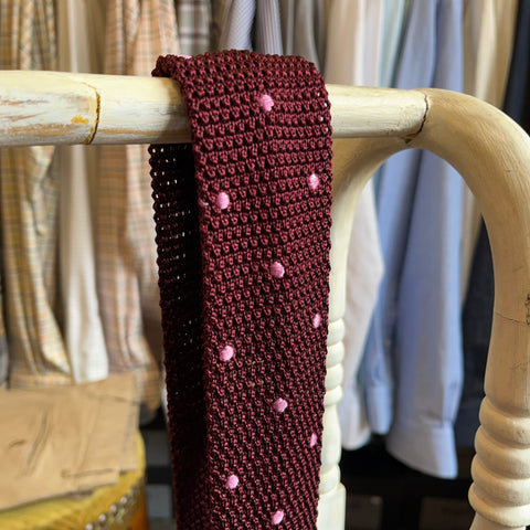 Regent -  Knitted Silk Tie - Maroon with Pink Spots