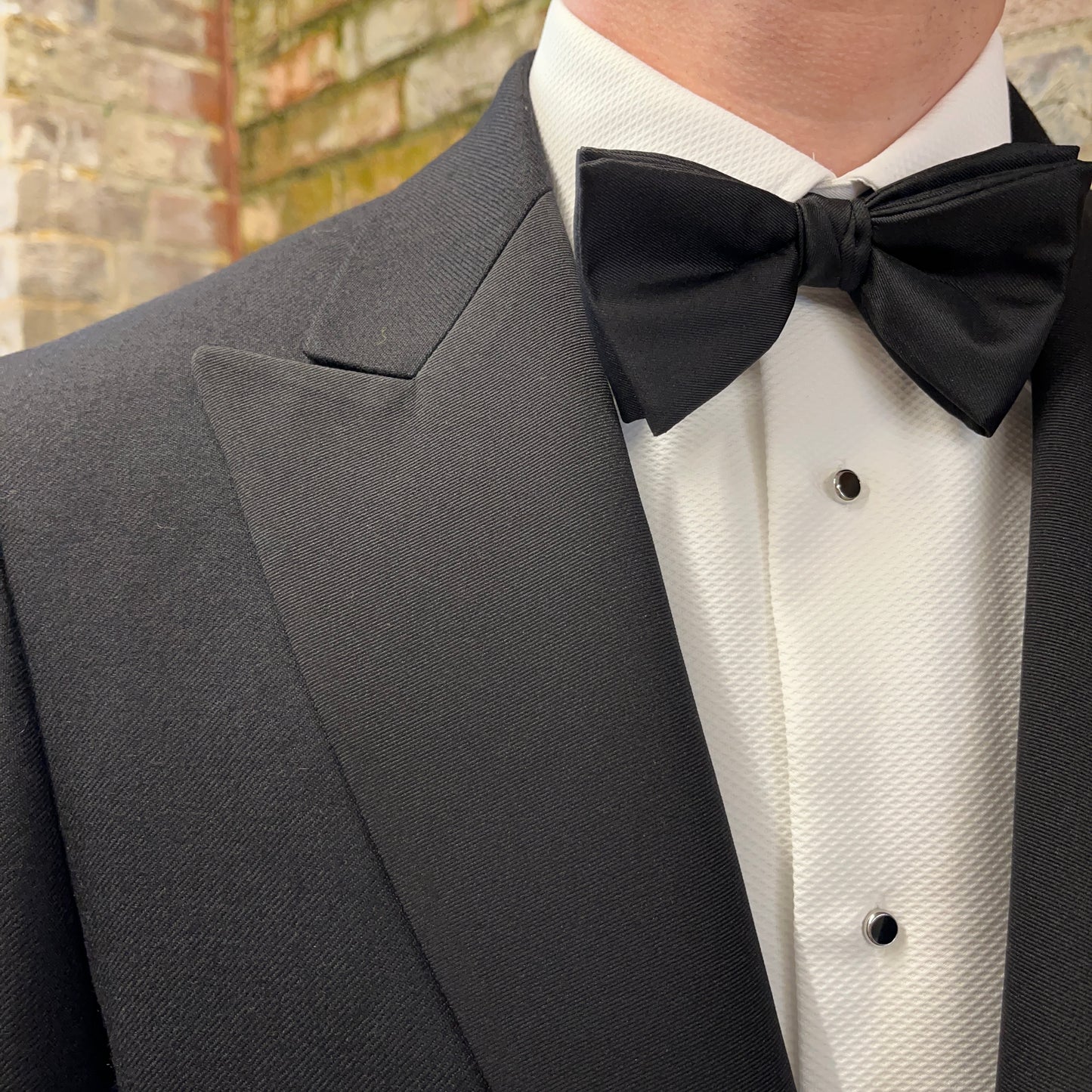 Regent - Classic Dinner Suit - One Button - Black - Peak Lapel - Regent Tailoring - detail
