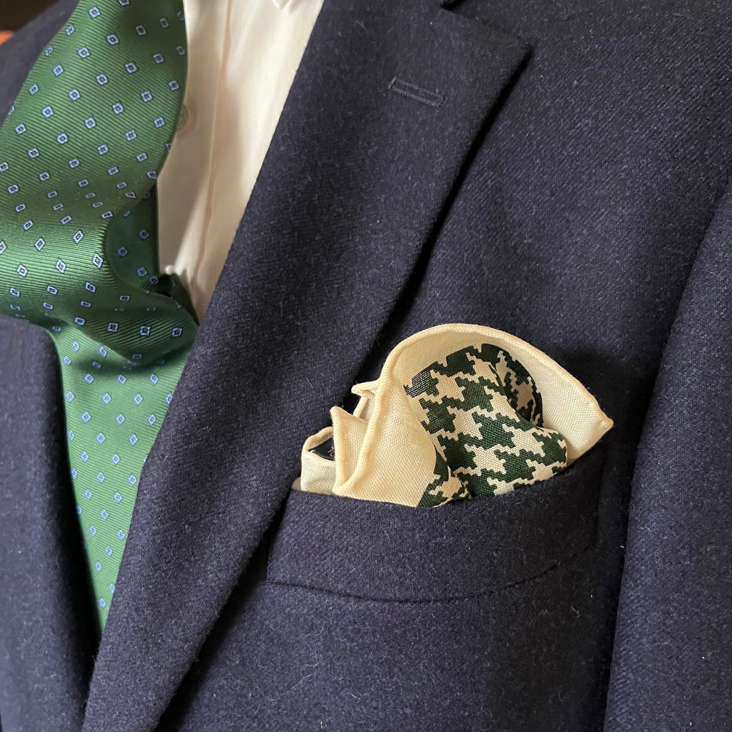 Regent - Wool/Silk Pocket Square - Cream with Green Houndstooth