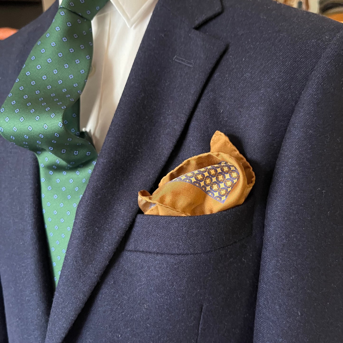 Regent - Silk Pocket Square - Gold & Blue Chain link