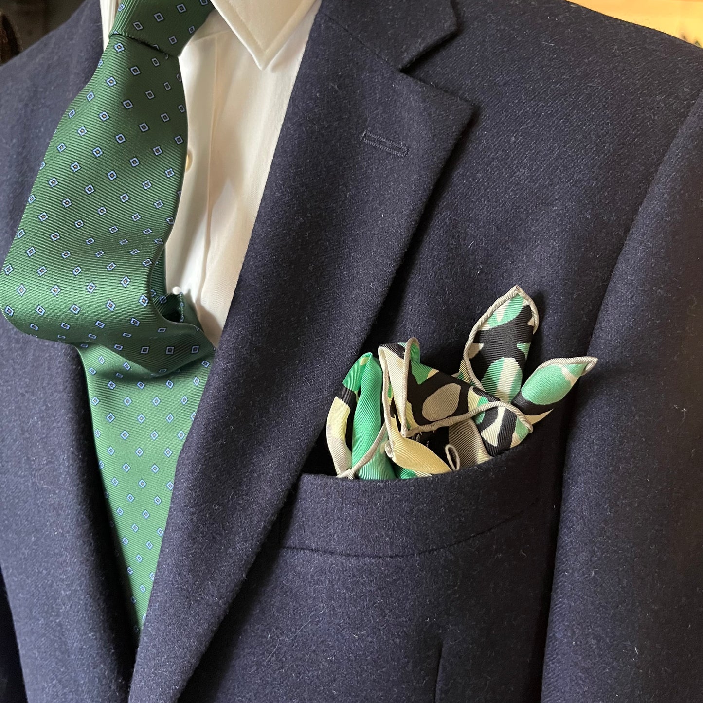 Regent - Silk Pocket Square - Green Daisy