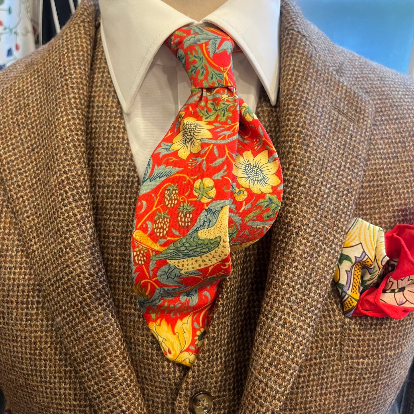 Regent - William Morris - 100% Cotton - 'Strawberry Thief' Print - Red