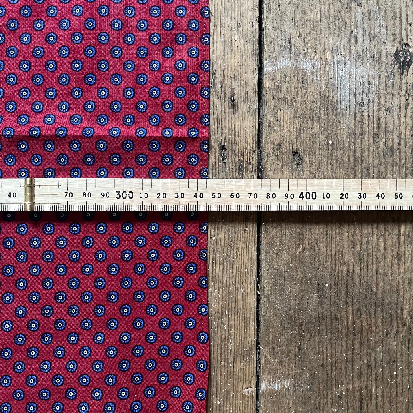 Regent - Cotton Pocket Square - Red with Navy Circle