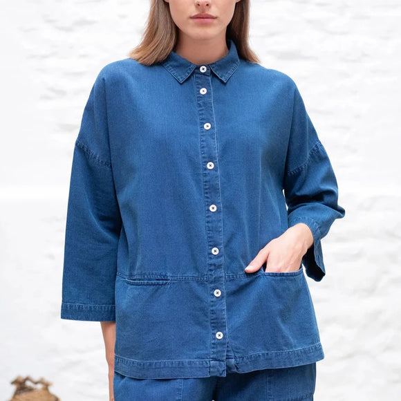 Denim shirt with collar and front pockets, 3/4 length arms