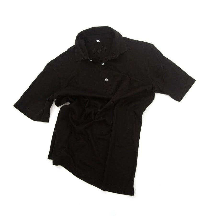 Italian lightweight and breathable cotton short-sleeve polo shirt in black with pale buttons from Regent. 