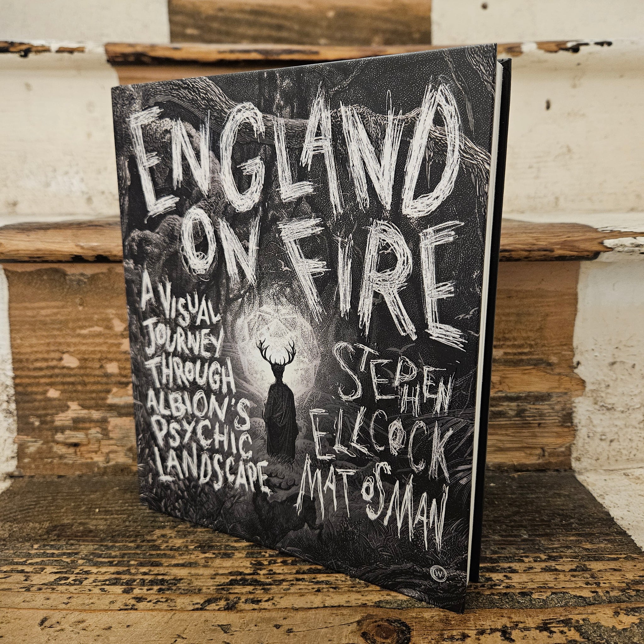 Front cover of England on Fire by Stephen Ellcock and Mat Osman