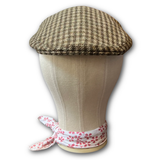 Brown/beige houndstooth tweed flat cap