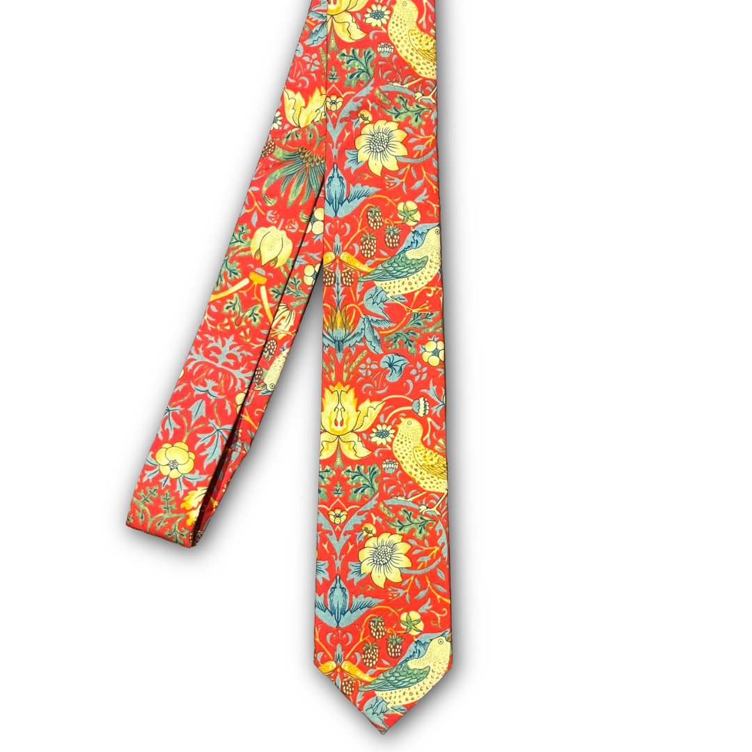 Regent - William Morris - 100% Cotton  - 'Strawberry Thief' Print - Red