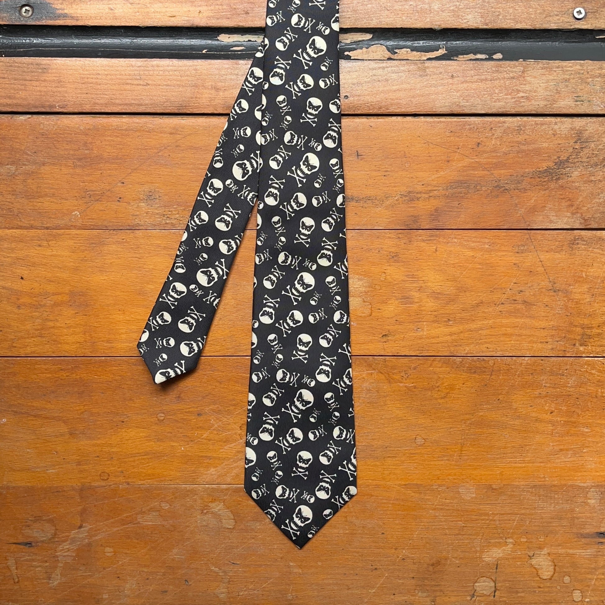 Regent - Woven Silk Tie - Black with Printed Regent Motif