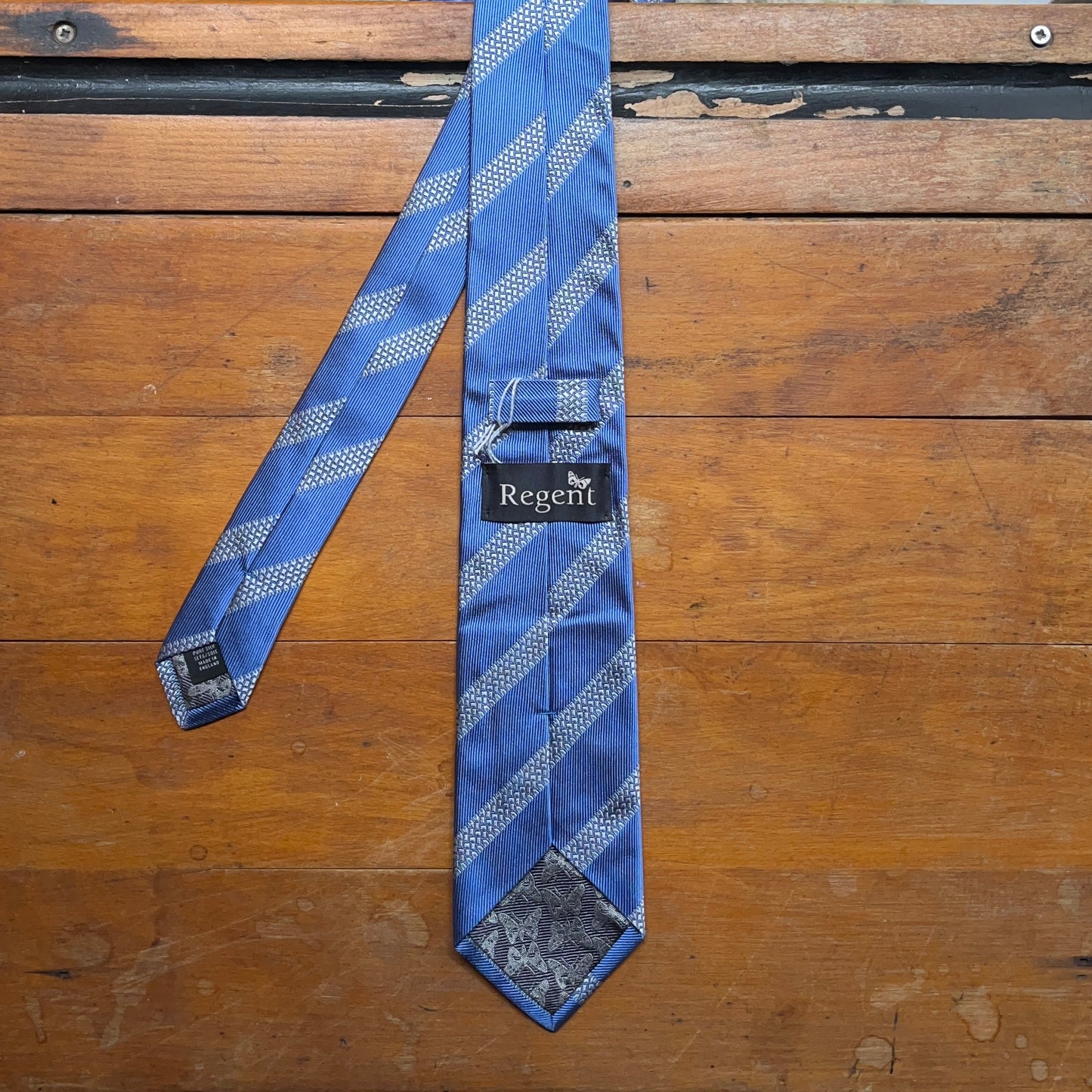 Regent - Woven Silk Tie - Sky Blue with Tyre Track Stripe - reverse