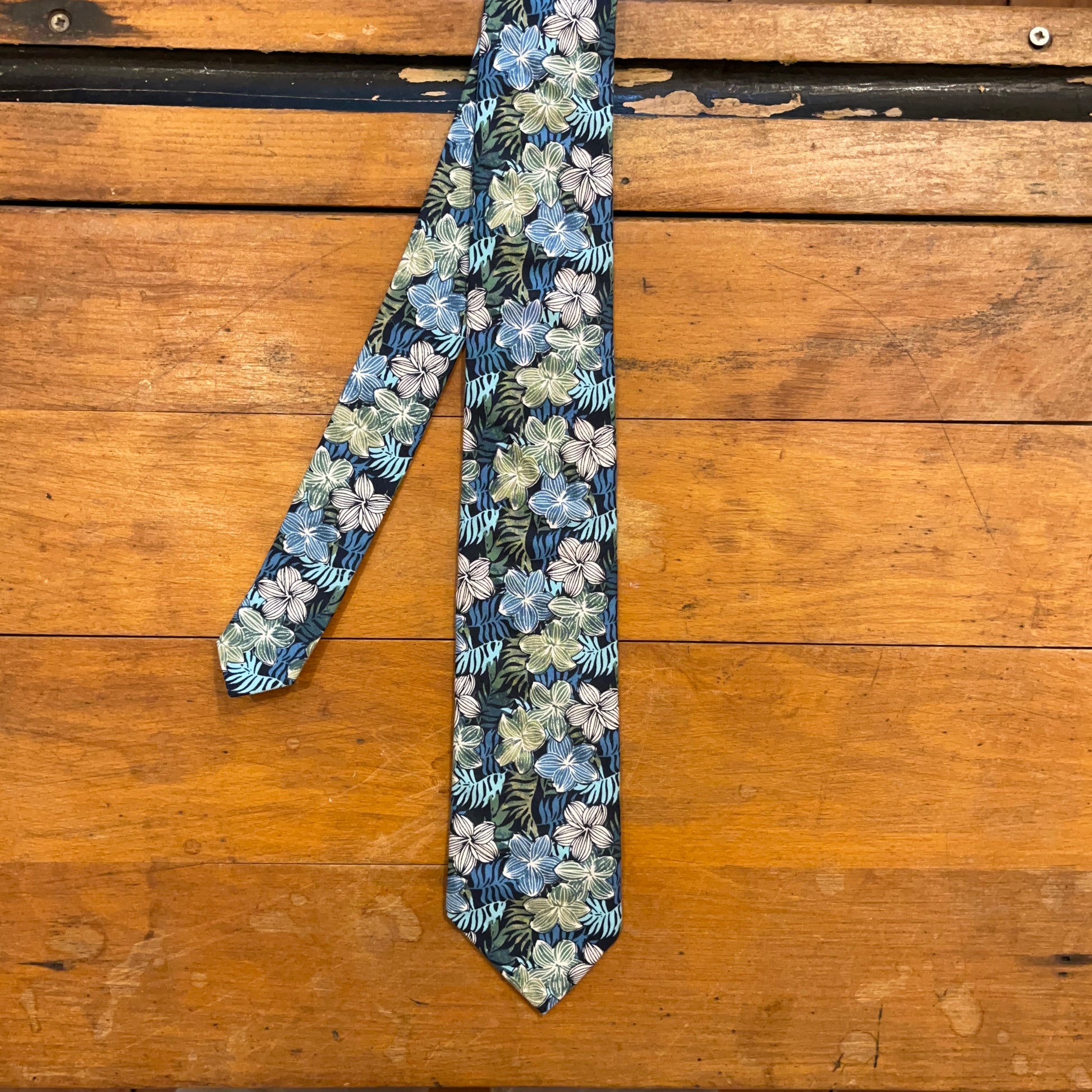 Floral cotton tie on boards