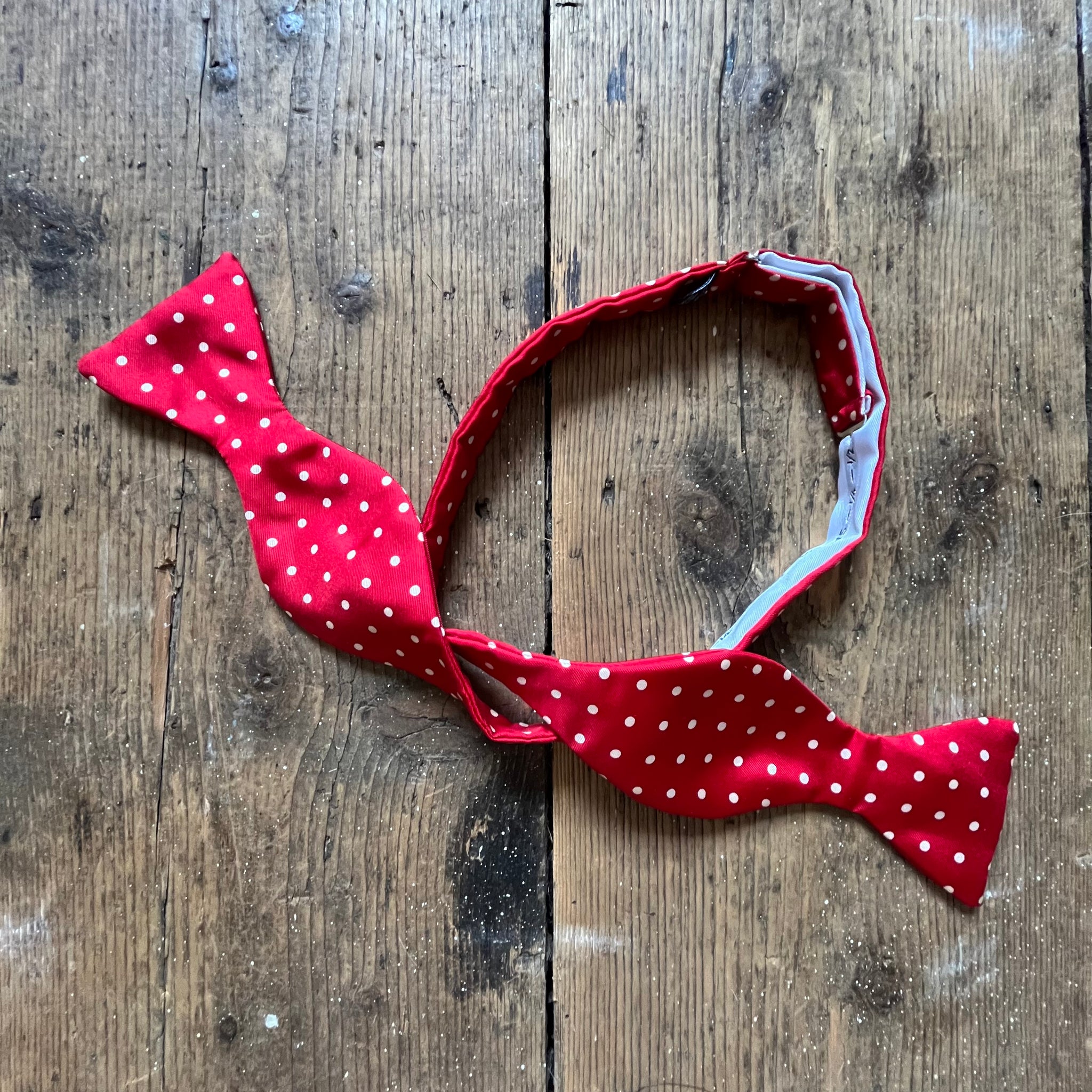 Regent - Silk Bow Tie - Spot - Red
