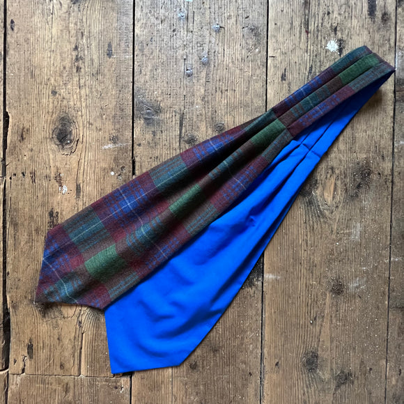 Woollen tartan cravat with cotton backing