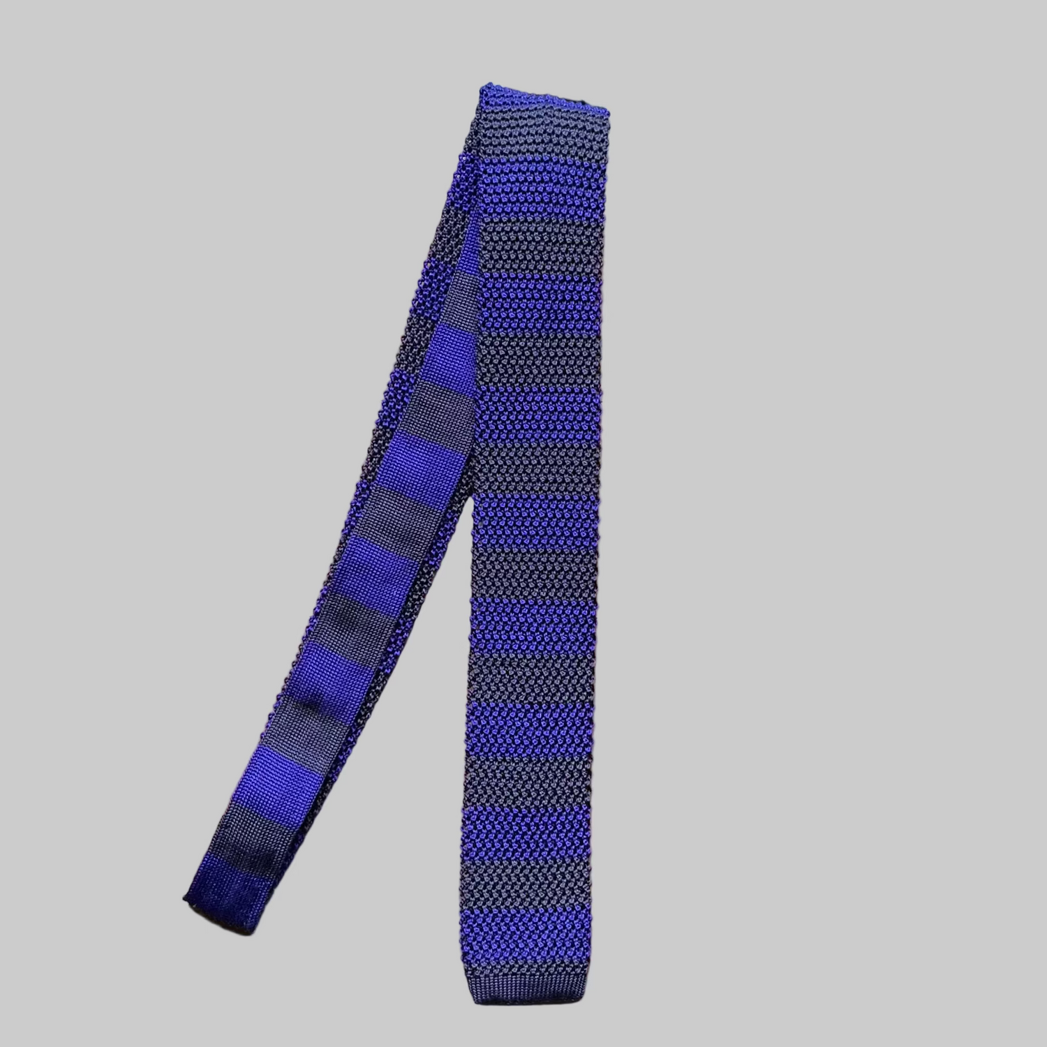 Regent knitted silk tie in purple and raisin stripes