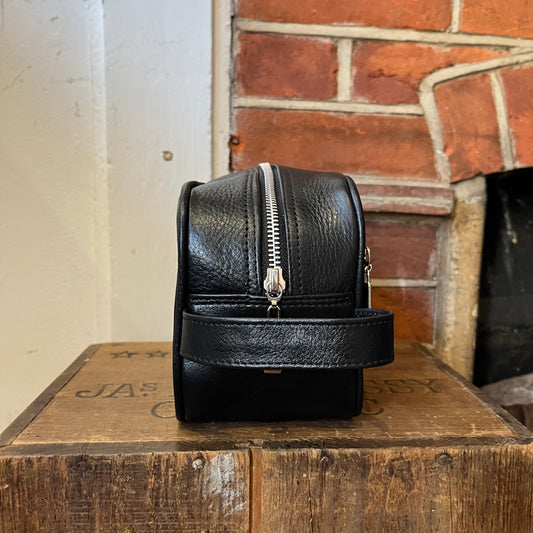 Pioneros - Black Leather Wash Bag