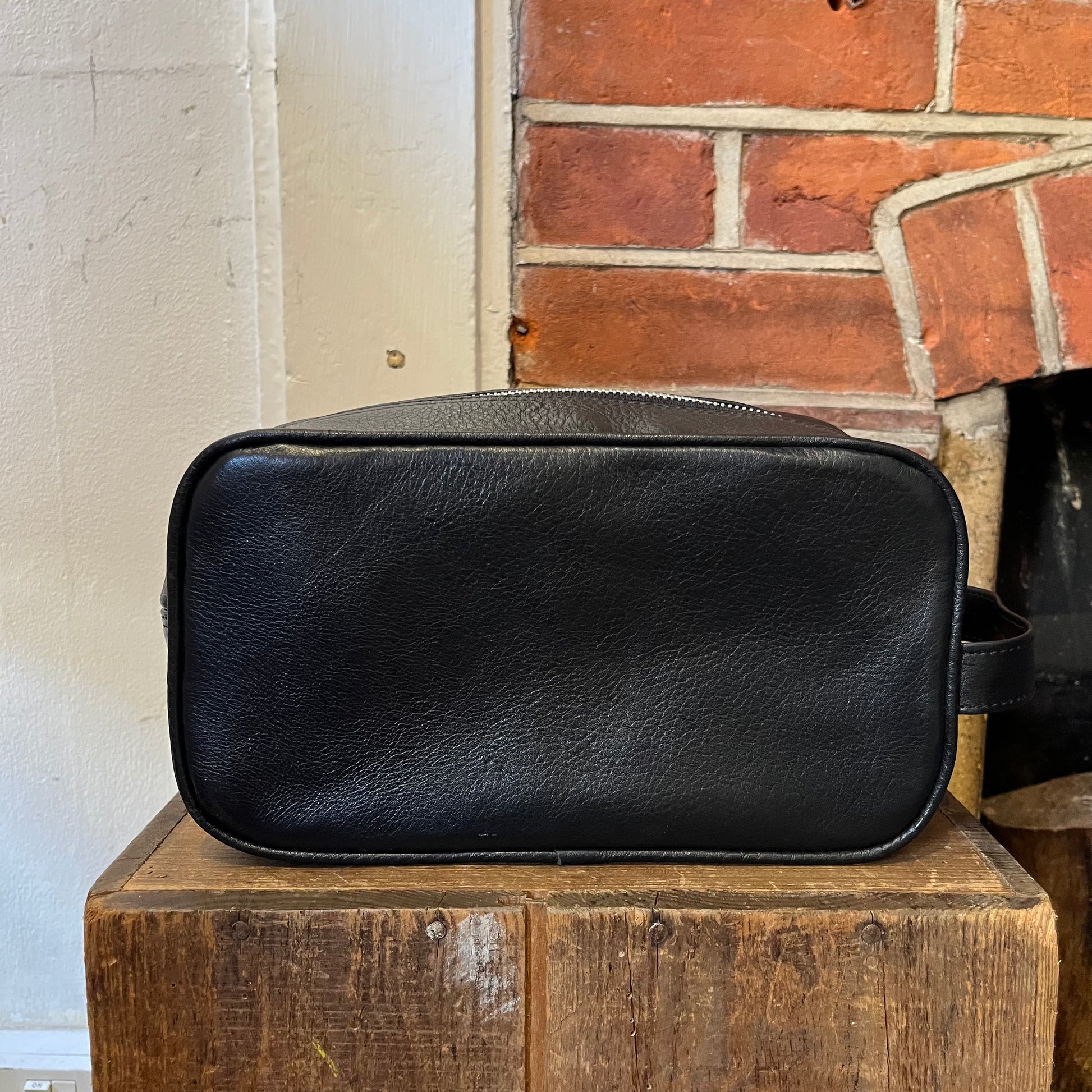 Pioneros - Black Leather Wash Bag - Regent Tailoring