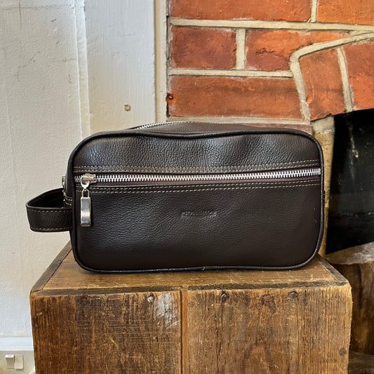 Pioneros - Leather Wash Bag - Chocolate