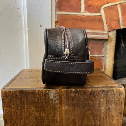 Pioneros - Leather Wash Bag - Chocolate