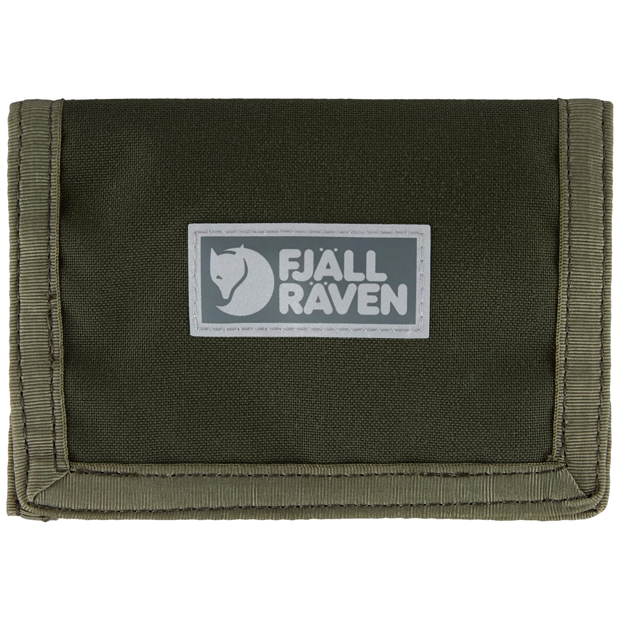 A green Fjäll Raven bi-fold wallet with a gray and white brand patch on the front, set against a plain white background.