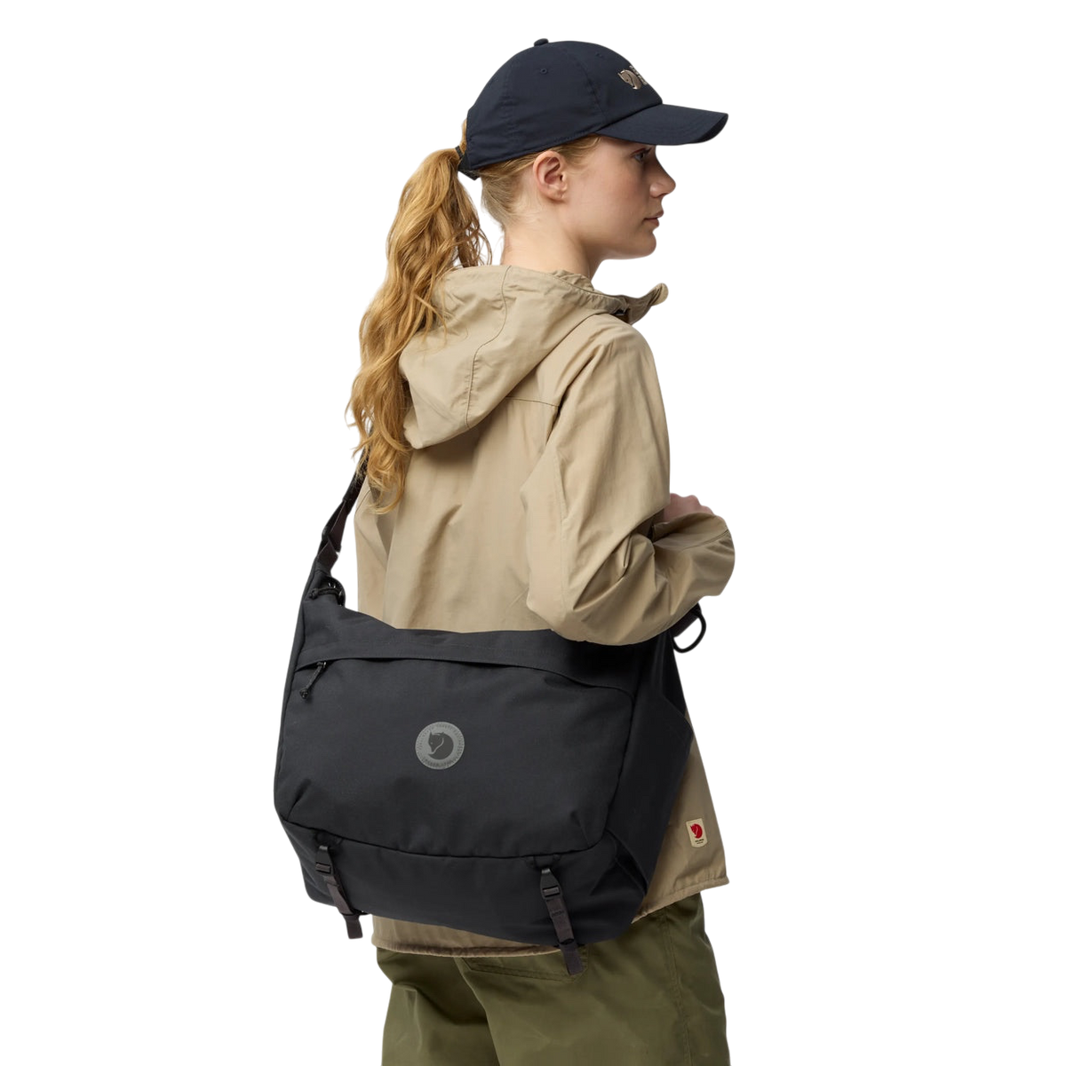 Lady wearing Farden bag