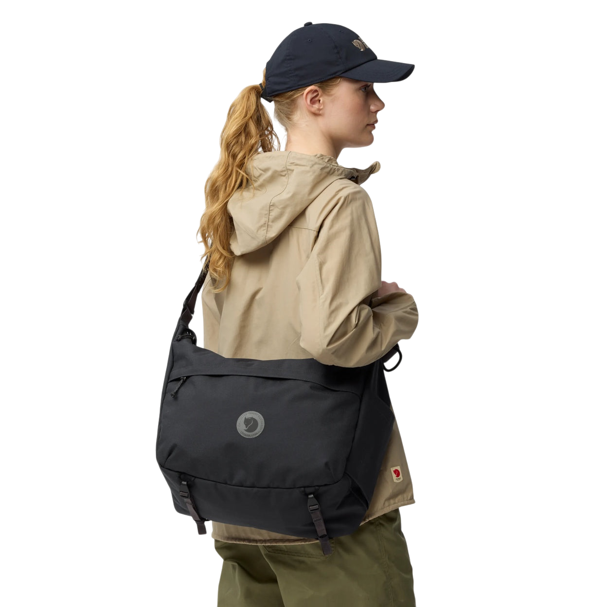 Lady wearing Farden bag