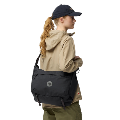 Lady wearing Farden bag