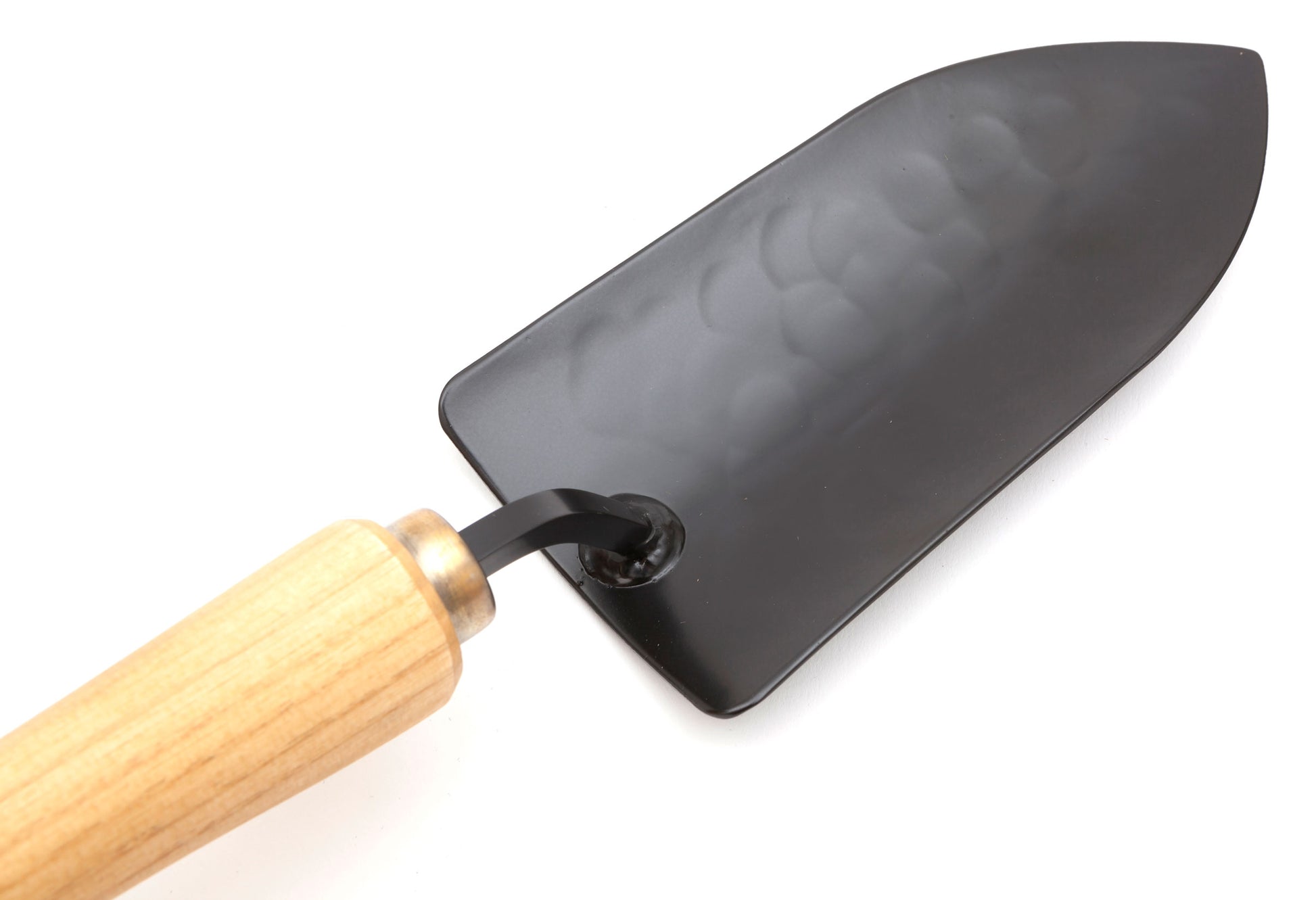 Garden trowel with ash handle and durable composition from Japanese gardenwear experts Niwaki. 