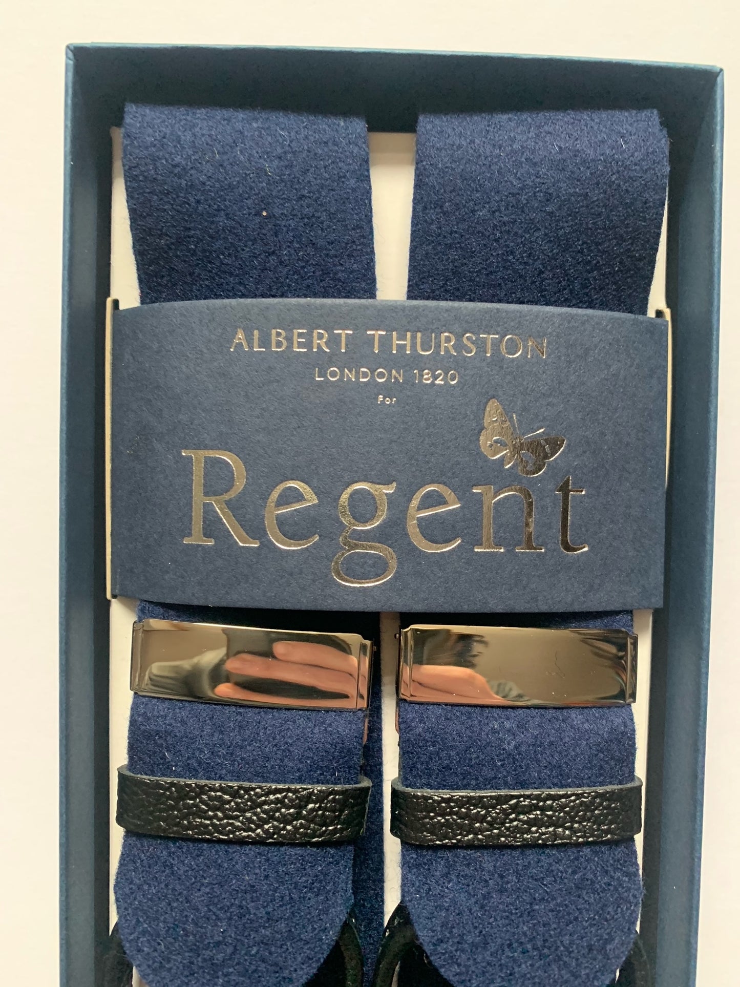 Navy box cloth braces with nickel fittings and black leather ends, designed and made in the UK exclusively for Regent. The braces are supplied with brace buttons for your trousers. 