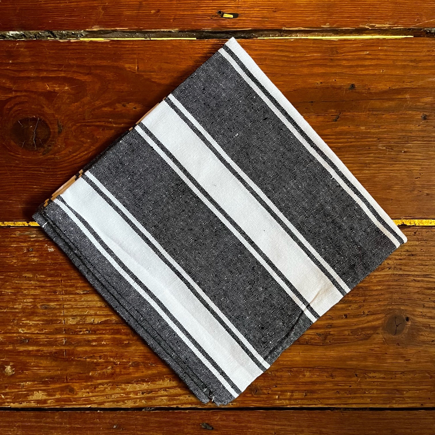 3 Striped tea towels in black 